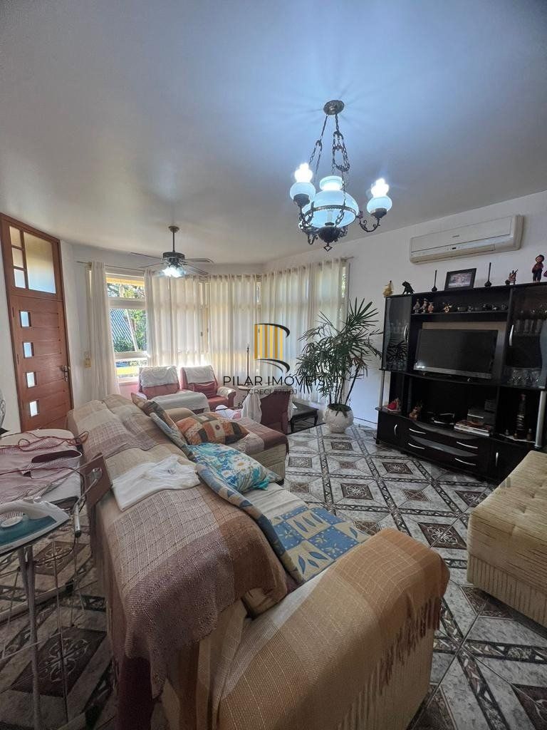 Casa com 4 quartos, suíte, churrasqueira, vaga de garagem, no bairro Elsa, Viamão/RS