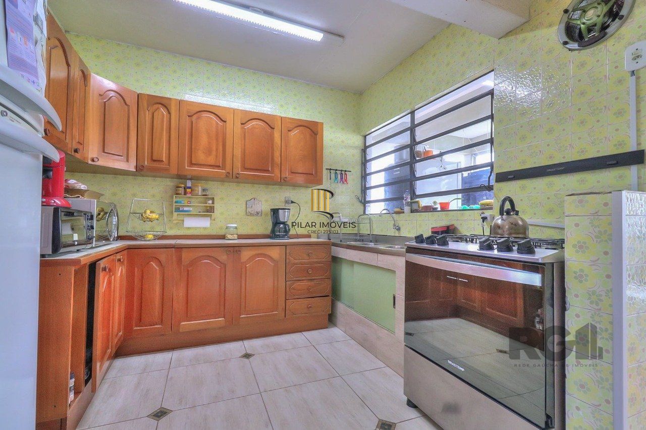Casa a venda composta de 4 dormitórios no bairro Jardim Isabel em Porto Alegre