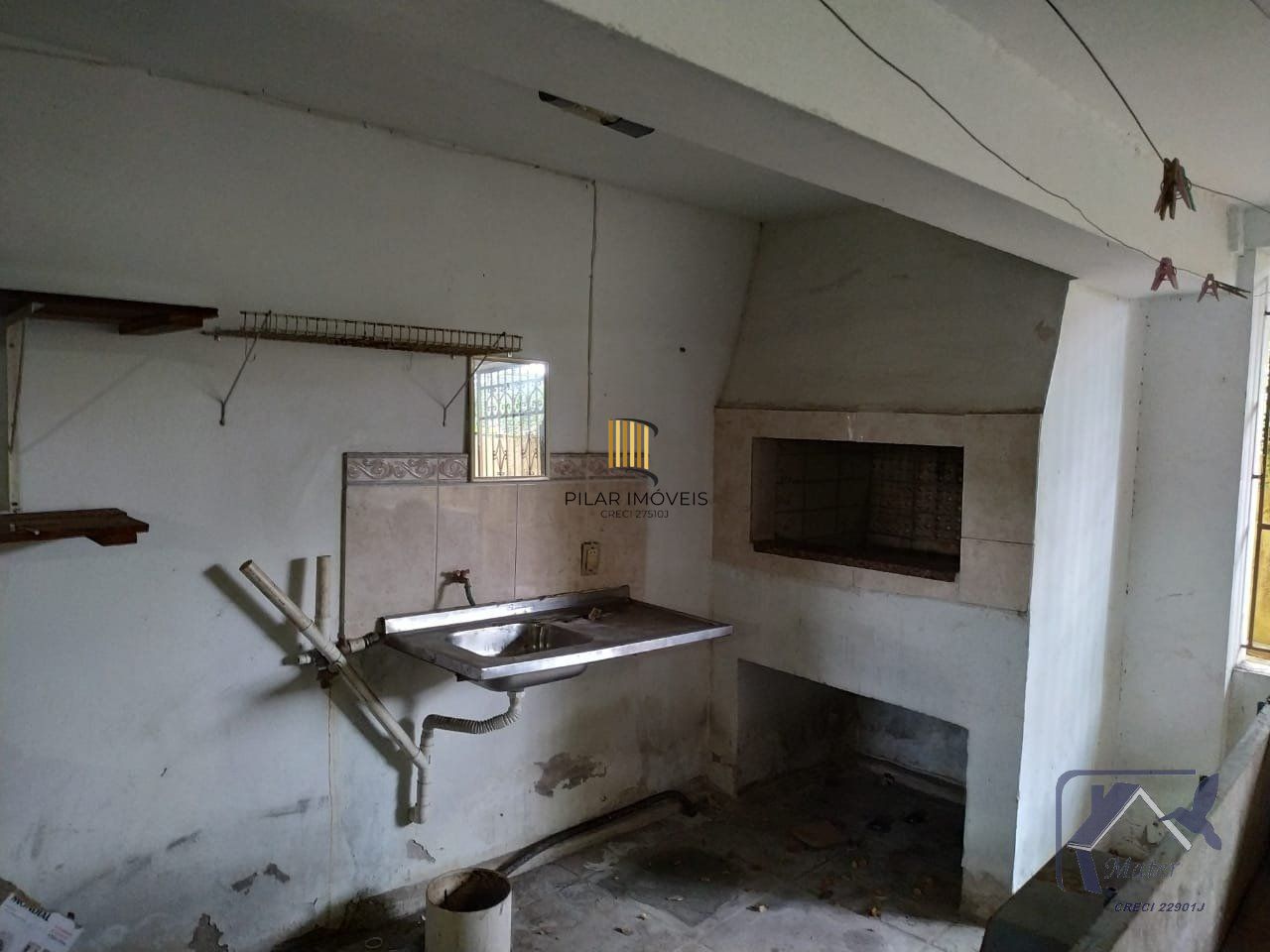 CASA COM 220m², 3 DORMITORIOS, SUITE, 4 VAGAS DE GARAGEM COBERTAS, BAIRRO IPANEMA, EM PORTO ALEGRE, RS