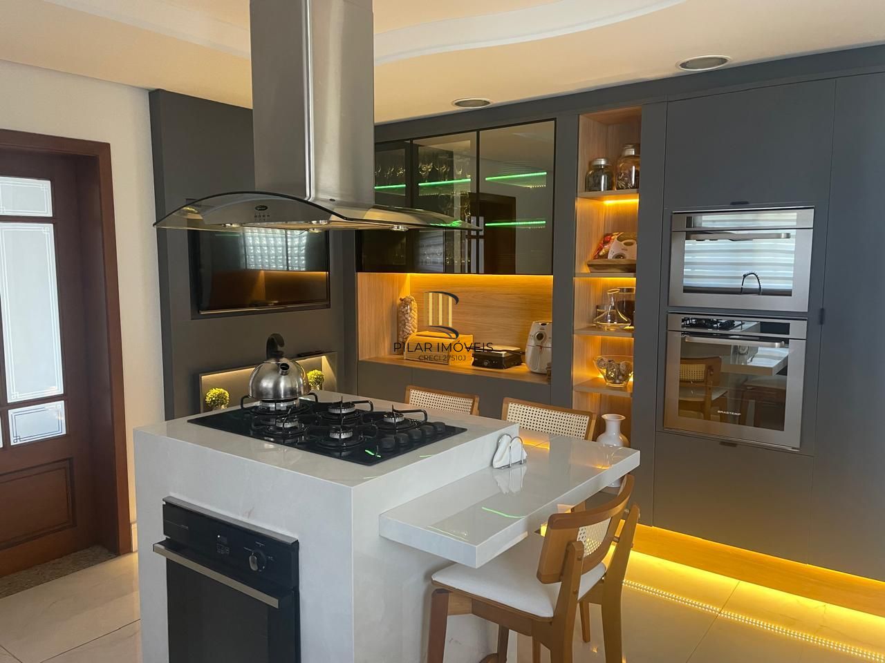 Casa em Condomínio com 03 quartos (01 suíte com closet) e 06 vagas no Ecoville