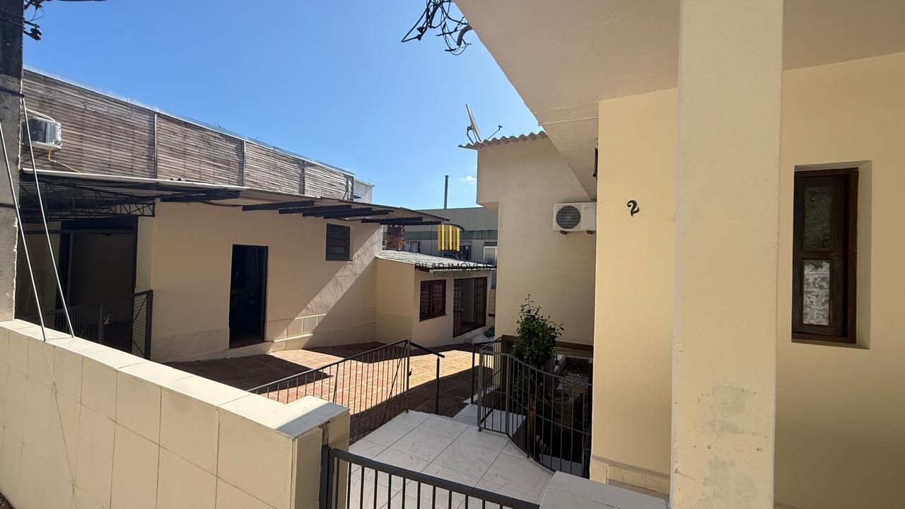 CASA 3 DORMITÓRIOS 4 BANHEIROS 4 VAGAS 1 SUÍTE, PÁTIO NO BAIRRO MEDIANEIRA PORTO ALEGRE/RS