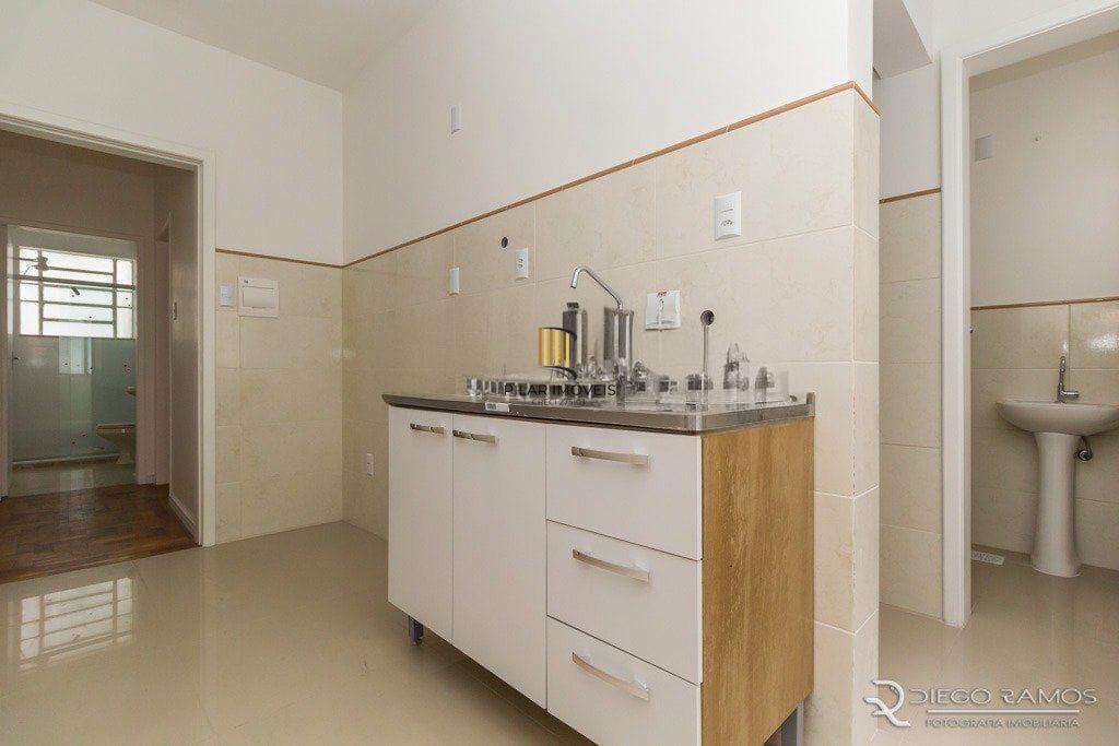 Apartamento de 02 quartos, sendo 01 com Ar condicionado, no bairro  Centro Histórico em Porto Alegre/RS.