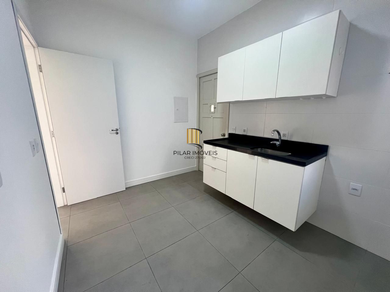Apartamento 3 dormitórios, sacada em 107m2 no bairro Menino Deus