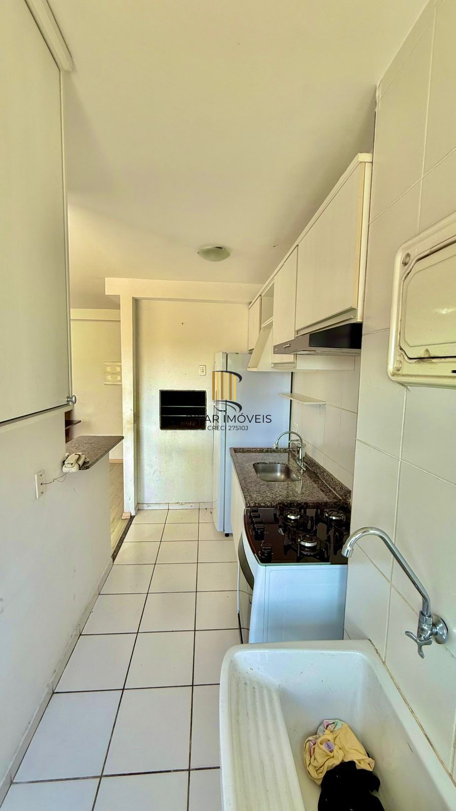 Apartamento com 02 quarto (01 suíte) e 01 vaga no Bairro Glória