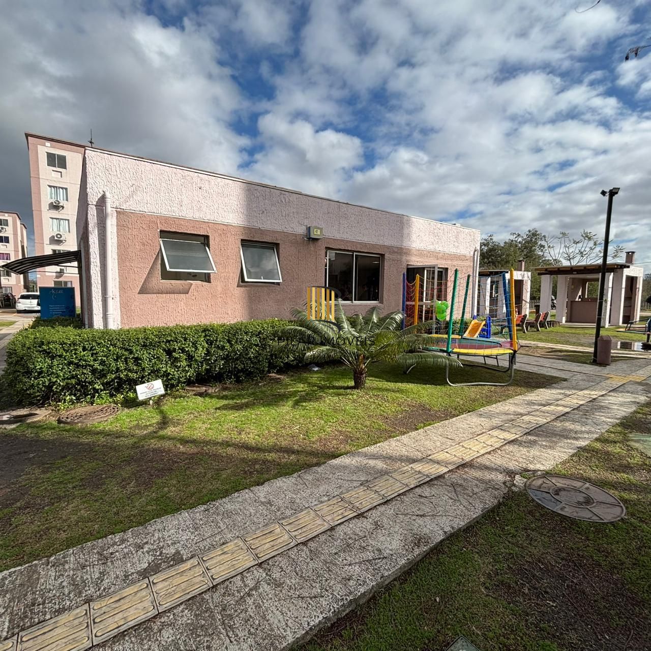 Apartamento com 02 quartos e 01 vaga fixa no Bairro Hípica