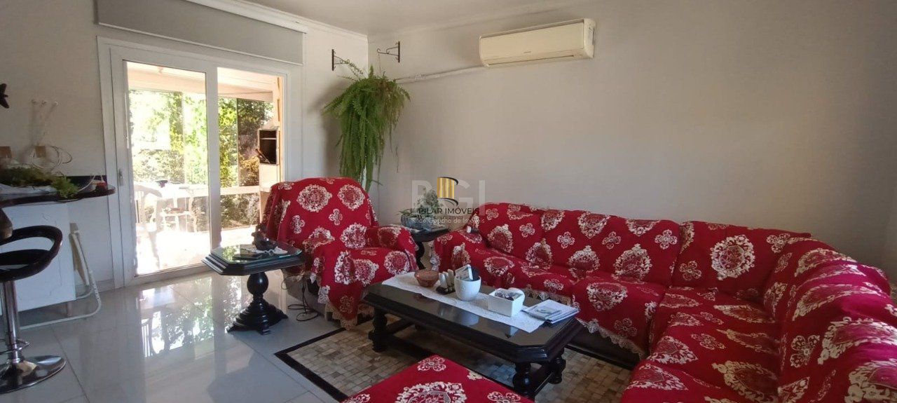 Casa para Venda - 250m², 3 dormitórios, sendo 1 suites, 2 vagas - Vila Nova, Porto Alegre
