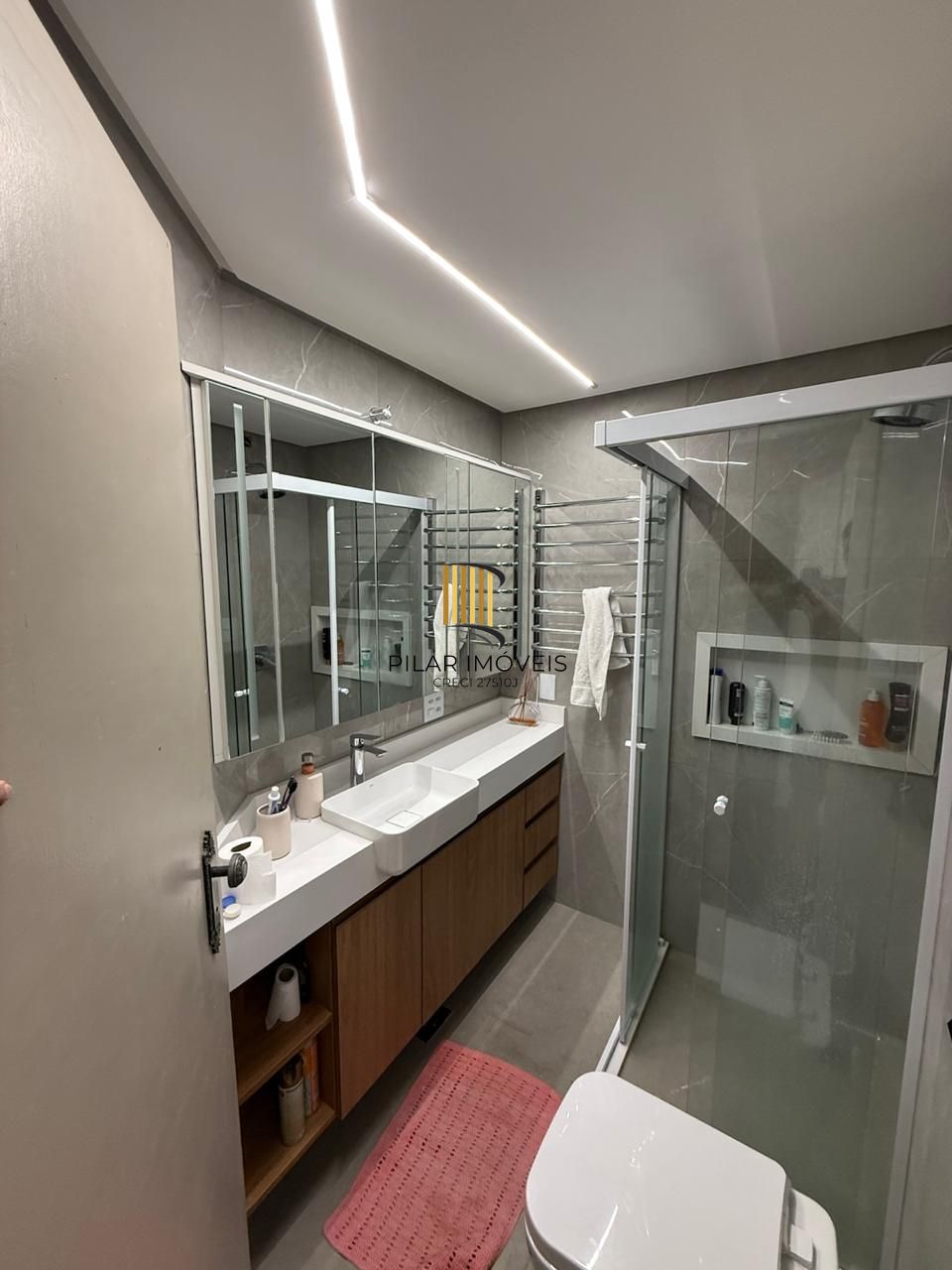 Apartamento com 02 quartos, 02 banheiros e 01 vaga Coberta no Bairro Petrópolis