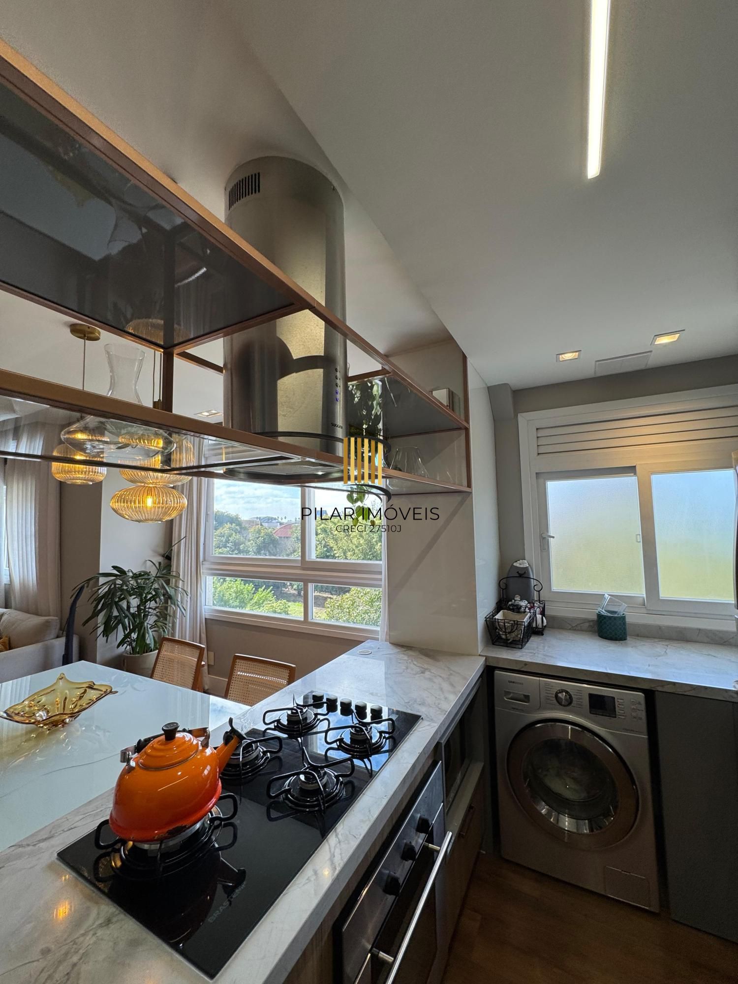 Apartamento com 02 quartos (01 suíte) e 01 vaga escriturada
