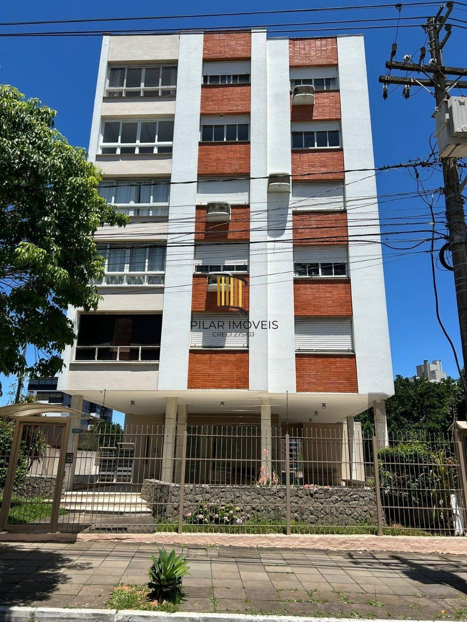 Belíssimo Apartamento com 03 quartos (01 suíte) uma vaga coberta todo Reformado