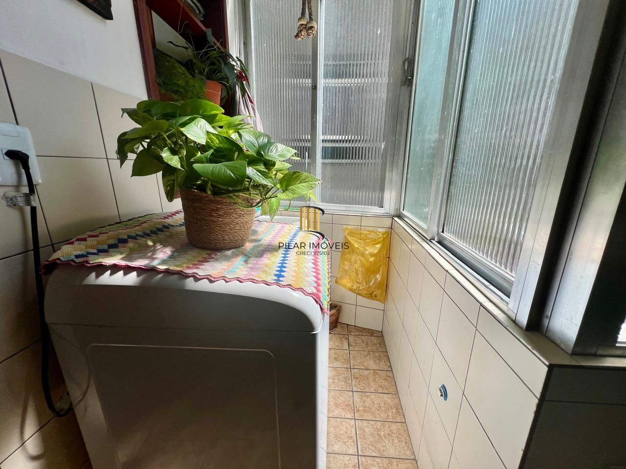 Apartamento 3 dormitórios com 80m2 no bairro Floresta.