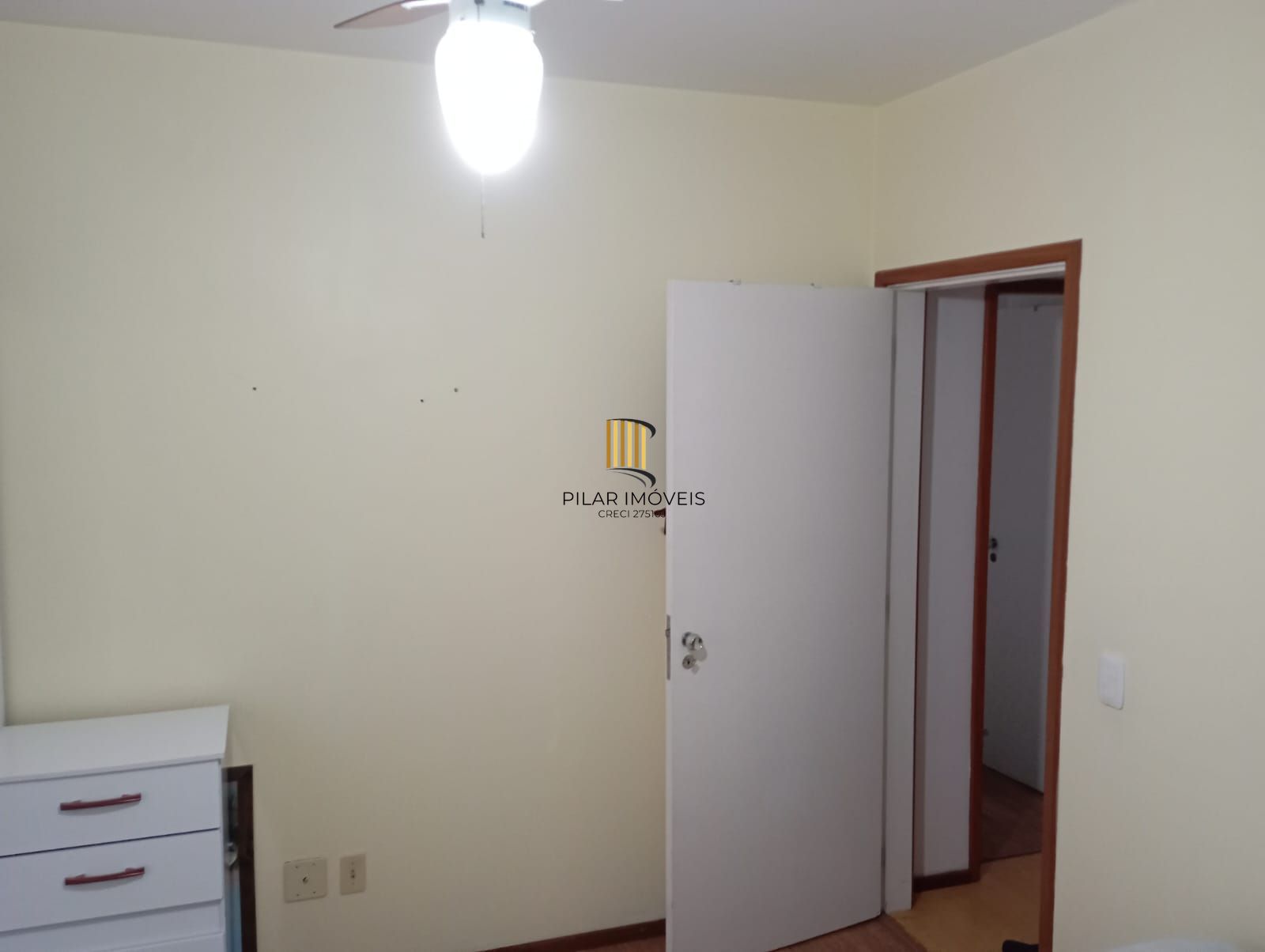 Apartamento com 02 quartos e 01 vaga coberta no Bairro Menino Deus, Porto Alegre