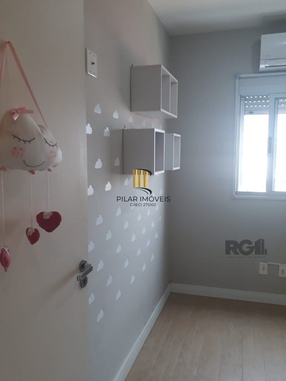 APARTAMENTO DE 2 DORMITÓRIOS E VAGA ESCRITURADA EM CONDOMÍNIO COM INFRA COMPLETA.