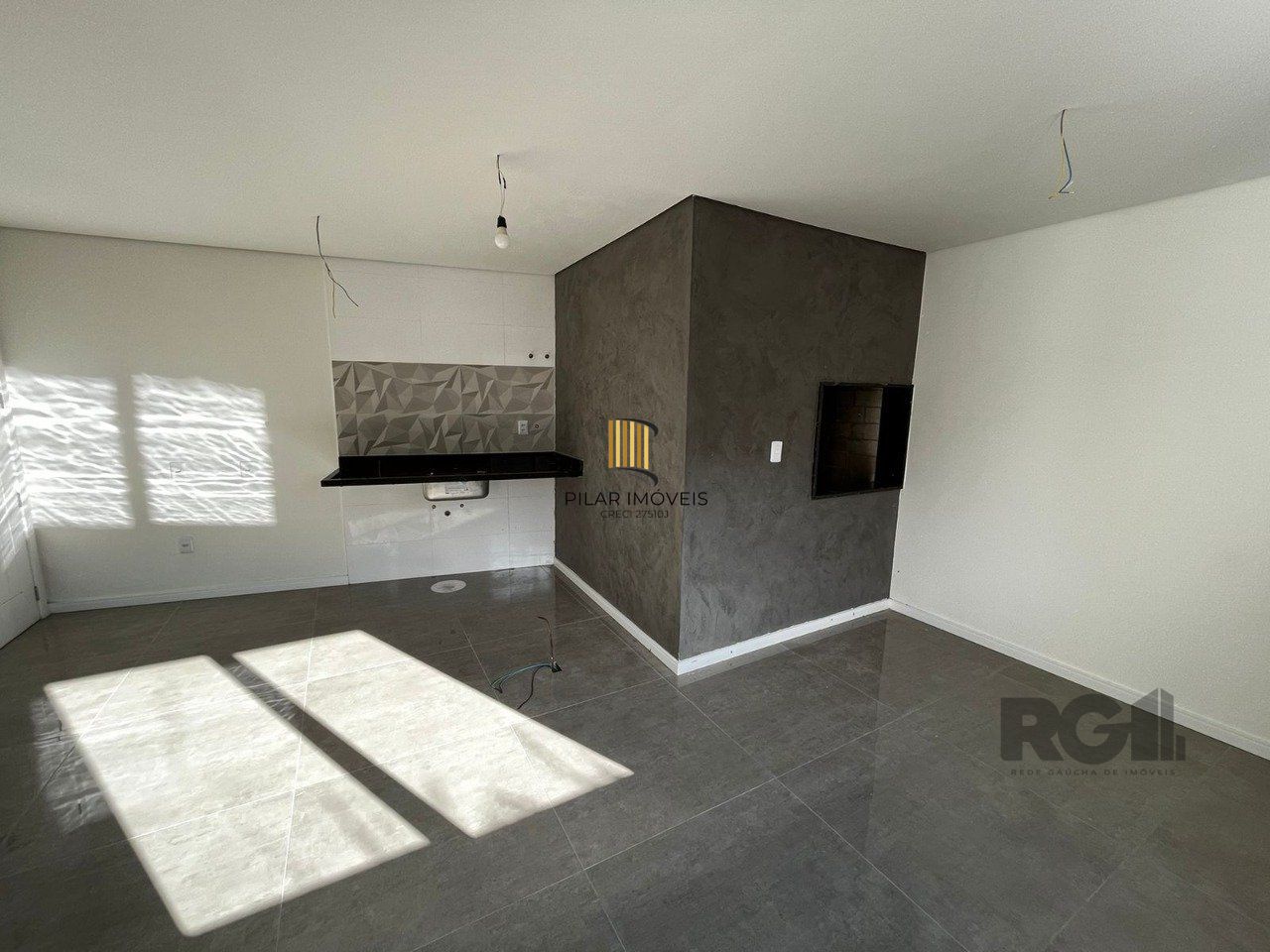 casa 3 dormitórios  1 suíte, 2 vagas, condomínio com piscina 240,22m² privativos no Bairro Vila Nova Porto Alegre/RS