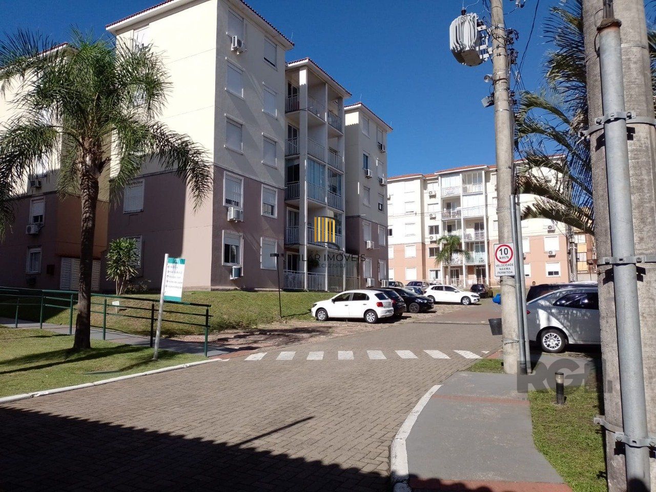 Apartamento de 3 dormitórios com vaga no bairro Morro Santana