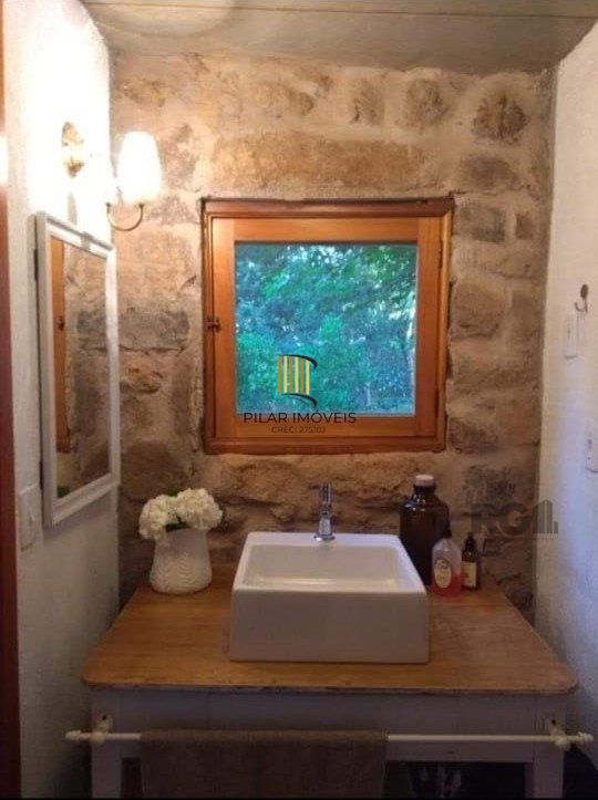 Sitio com casa de 90m², 2 quartos, sacada, Serra Grande em Gramad