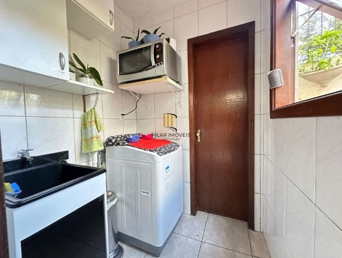 Sobrado amplo em condomínio de 3 dormitórios, um deles suíte, no bairro Ipanema