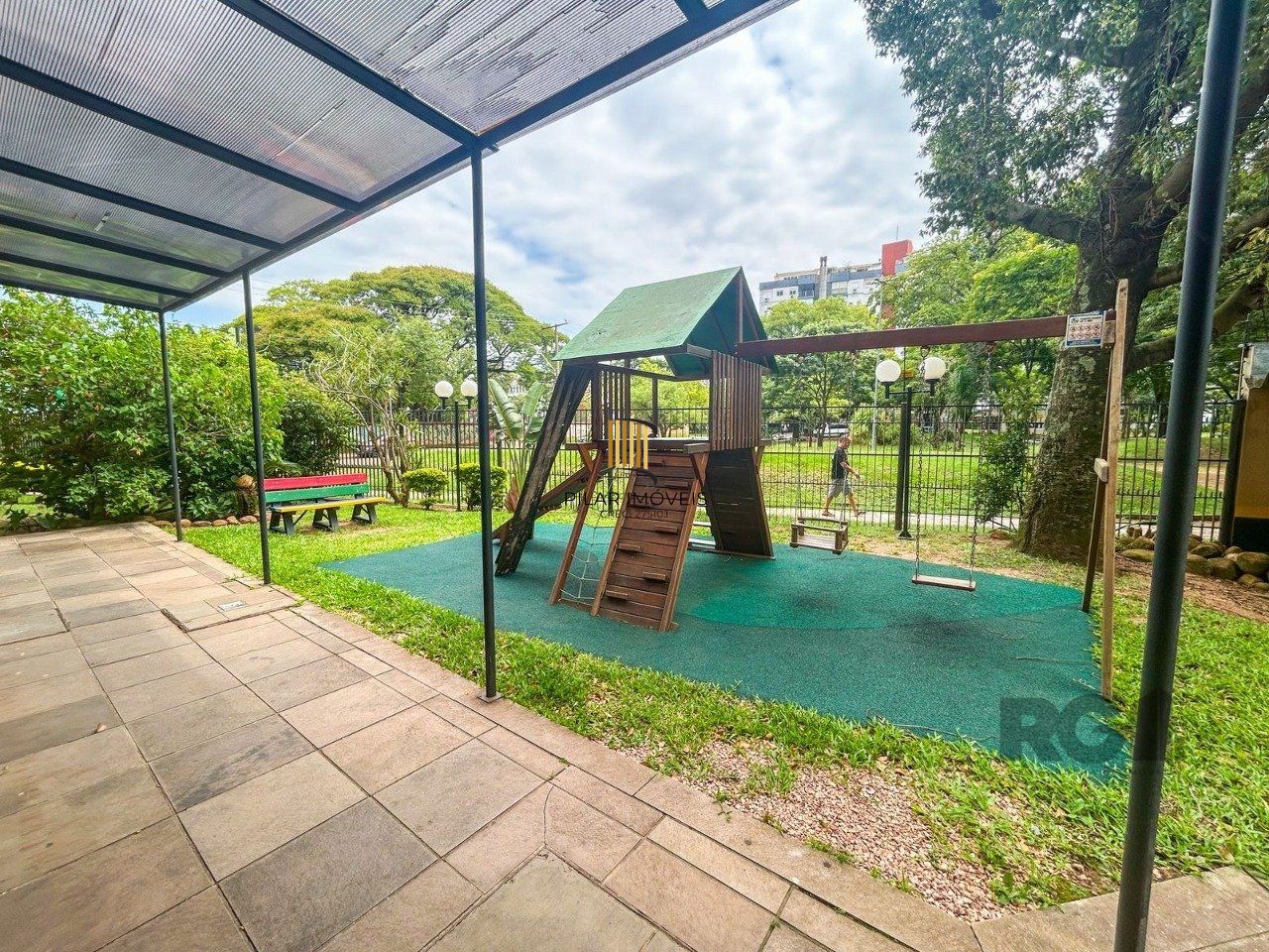 Apartamento de 03 dormitórios no Bairro Azenha Porto Alegre/RS