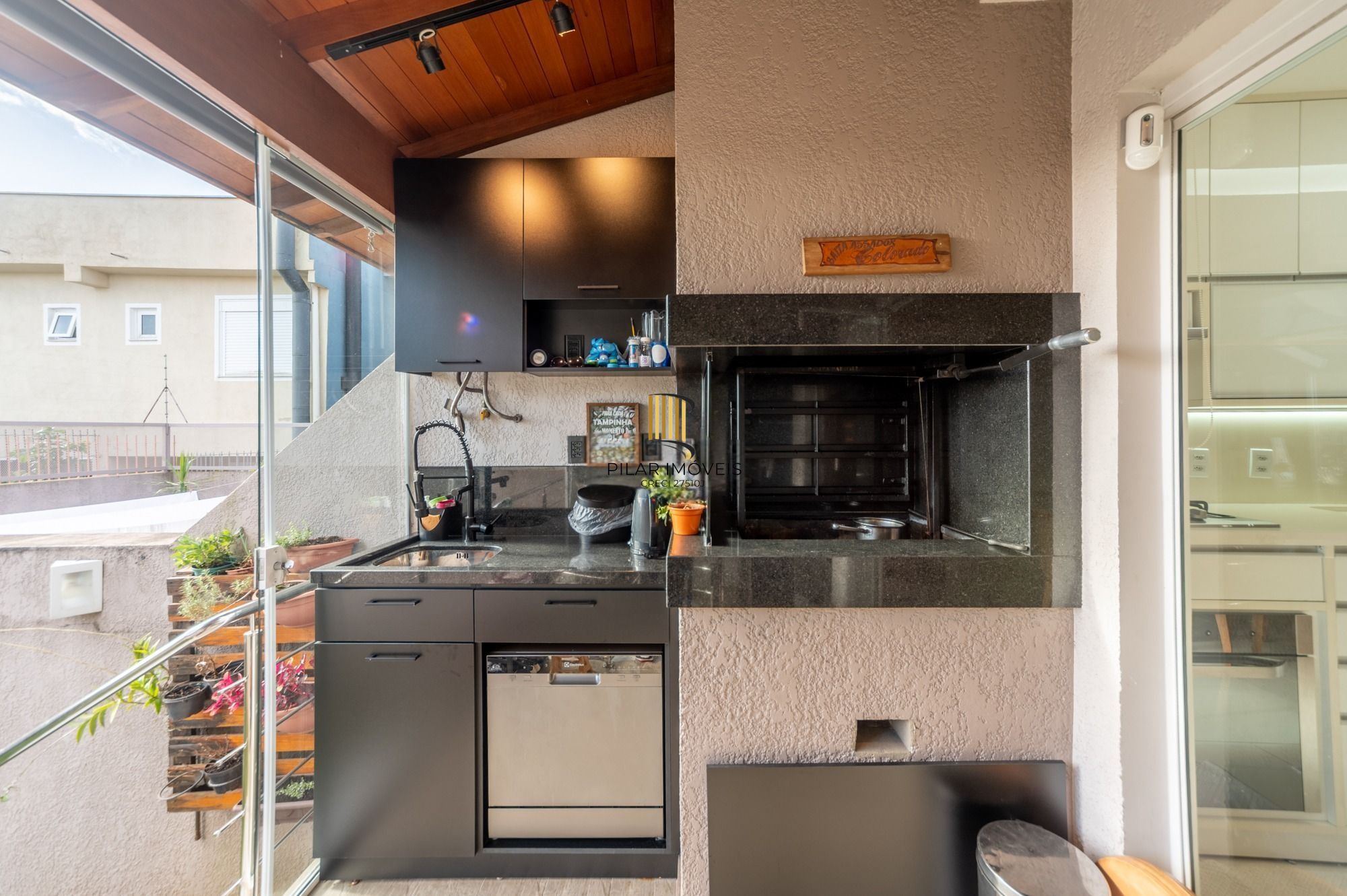 Deslumbrante casa 3 suítes, 4 Banh, 2 vagas cobertas, Guarujá POA RS