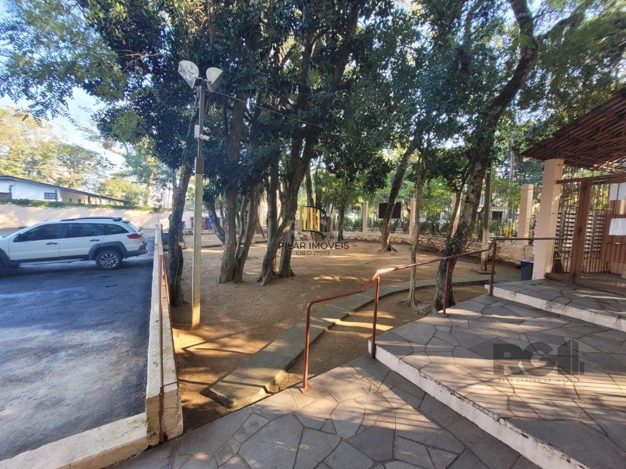 Sobrado para Venda - 36m², 2 dormitórios, 1 vaga - Guarujá, Porto Alegre