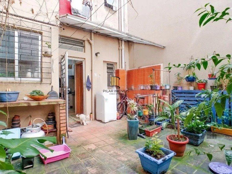 Apartamento Térreo com 02 dormitórios Na cidade Baixa em Porto Alegre/RS