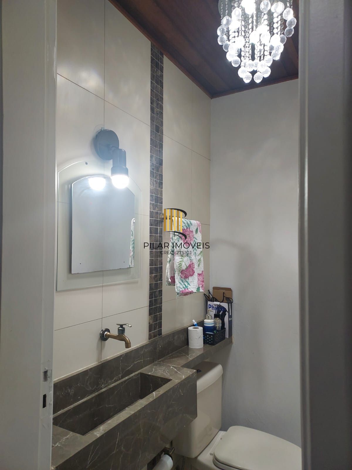 Cobertura com 02 quartos e 01 vaga coberta no Bairro Santana Porto Alegre