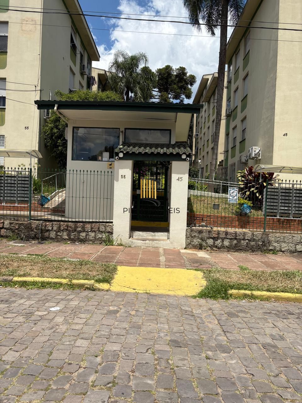 Apartamento de 2 dormitórios com vaga no bairro Vila Nova