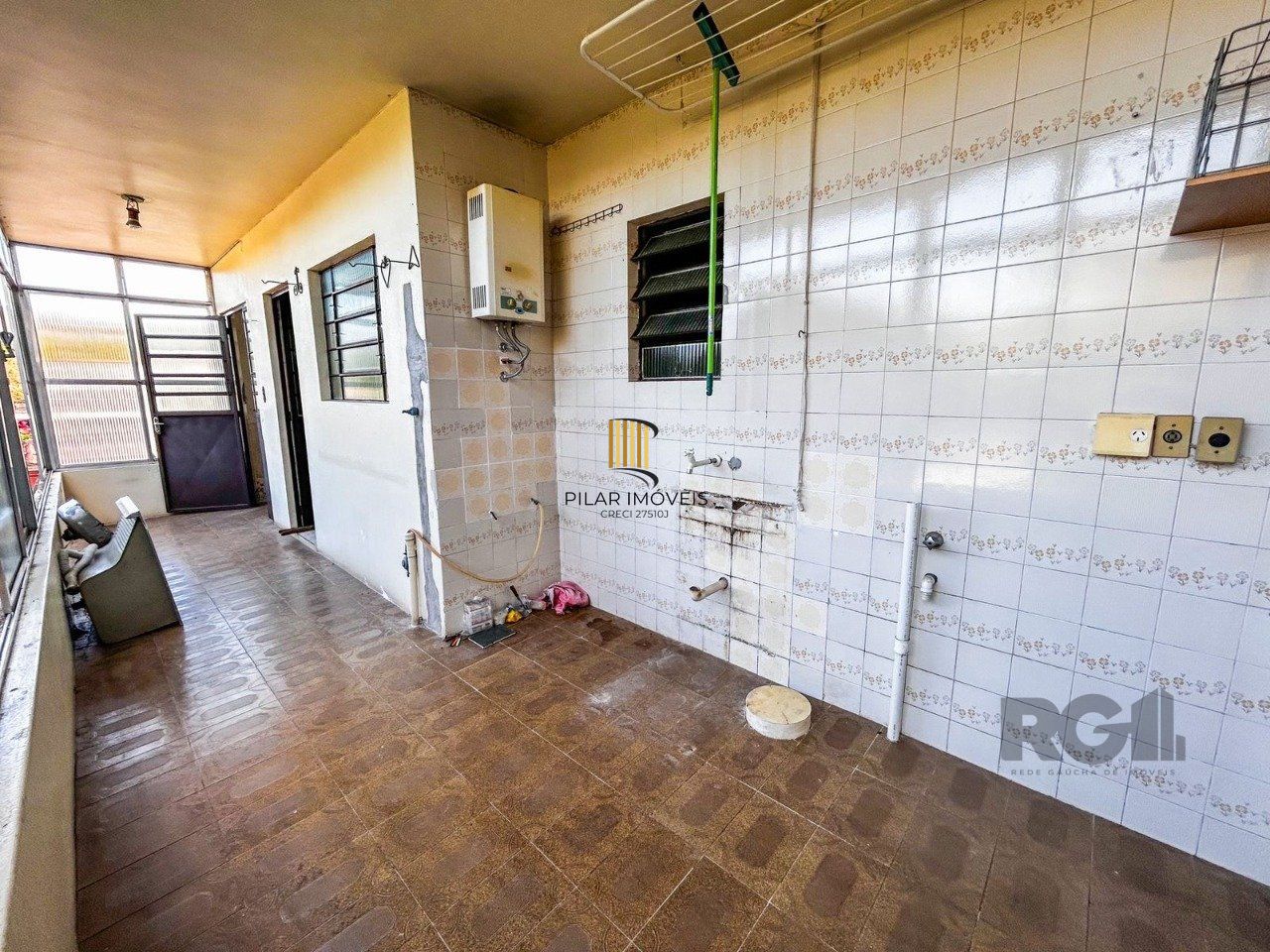 Casa de 3 dormitórios, 1 suíte, garagem fechada, churrasqueira, no bairro Cavalhada Porto Alegre/RS