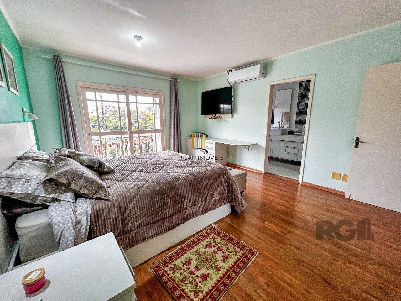 Casa 4 dormitórios no bairro Vila Nova