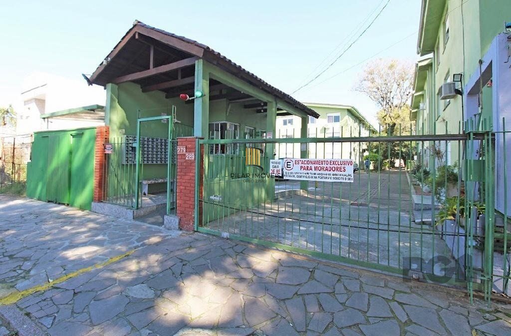 Apartamento 2 dormitórios, vaga de garagem, no bairro Camaquã, Porto Alegre/RS.