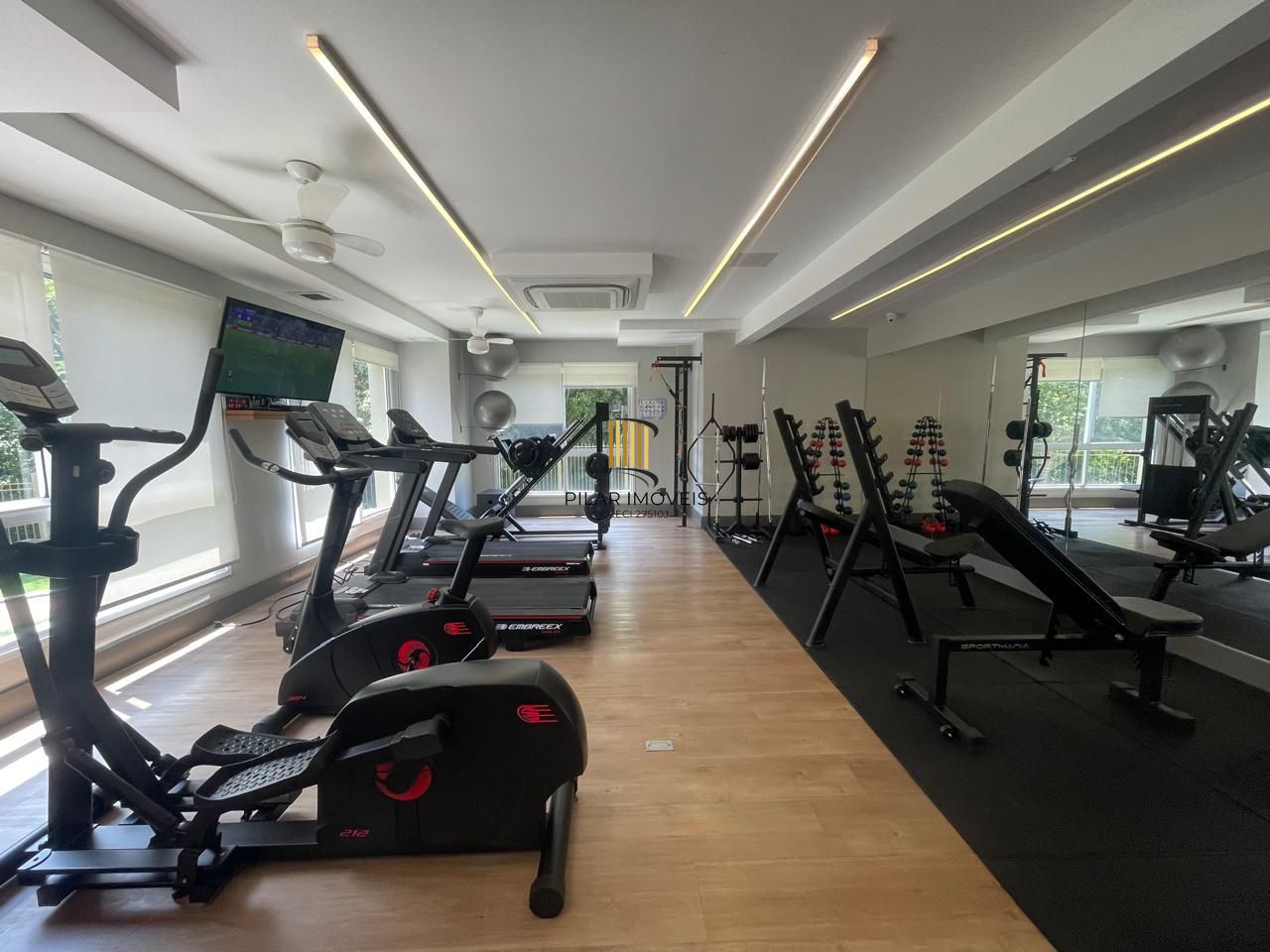 Impecável apartamento semimobiliado, 2 dormitórios, 2 banheiros e 1 vaga coberta