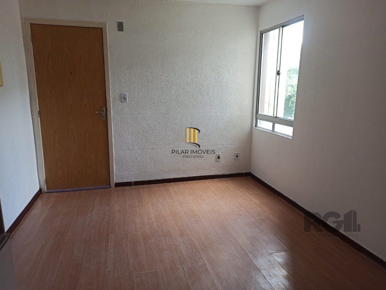 Oportunidade !!! Lindo Apartamento 02 Dormitórios reformado e com vaga.