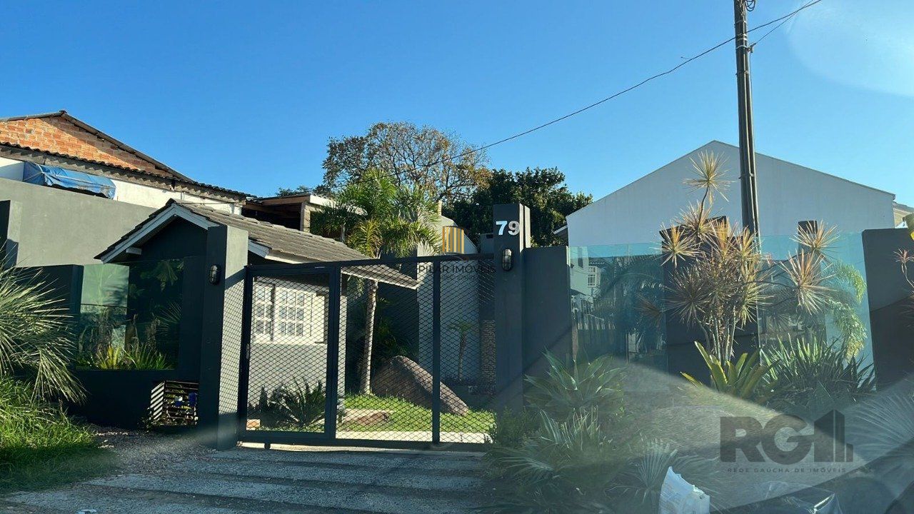 casa 3 dormitórios  1 suíte, 2 vagas, condomínio com piscina 240,22m² privativos no Bairro Vila Nova Porto Alegre/RS - Pilar Imóveis