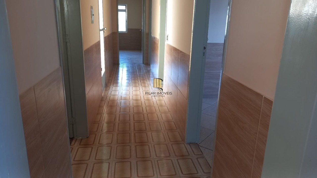 Casa  com 03 dormitórios e 01 suíte no Bairro Partenon Porto Alegre/RS