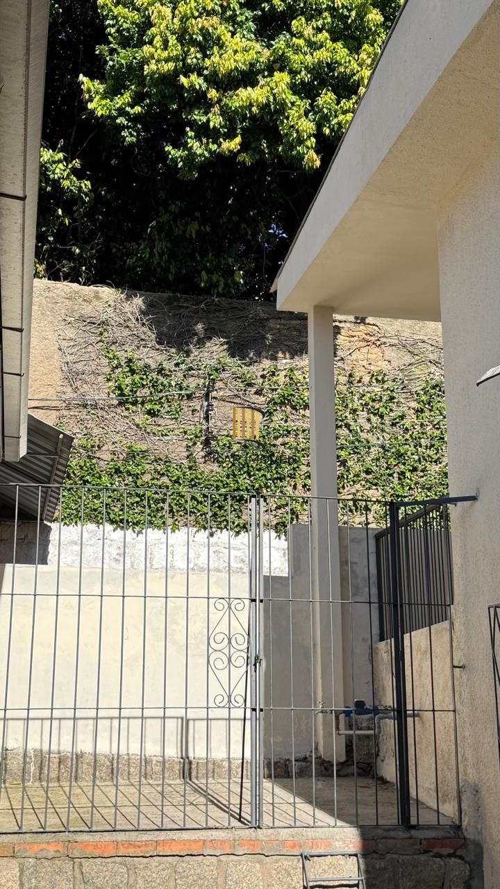 CASA 3 DORMITÓRIOS 4 BANHEIROS 4 VAGAS 1 SUÍTE, PÁTIO NO BAIRRO MEDIANEIRA PORTO ALEGRE/RS