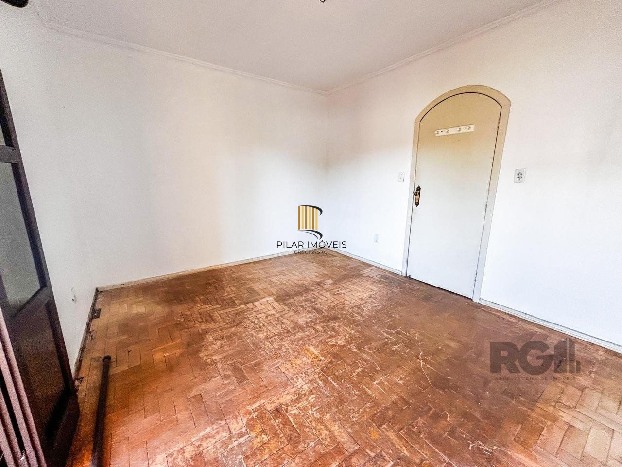Casa de 3 dormitórios, 1 suíte, garagem fechada, churrasqueira, no bairro Cavalhada Porto Alegre/RS