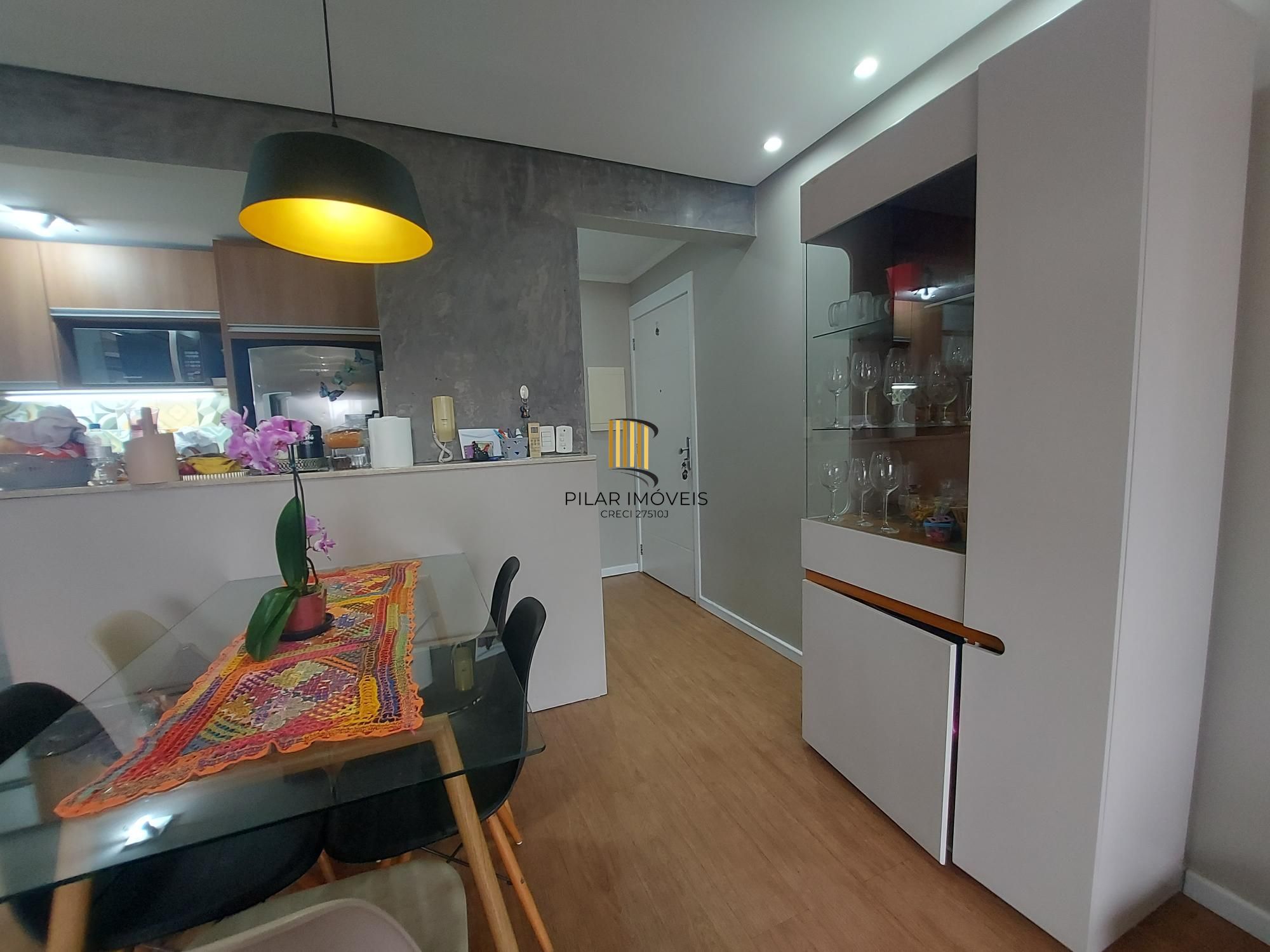 Apto 3 quartos/com 1 suite e vaga coberta no bairro Cavalhada