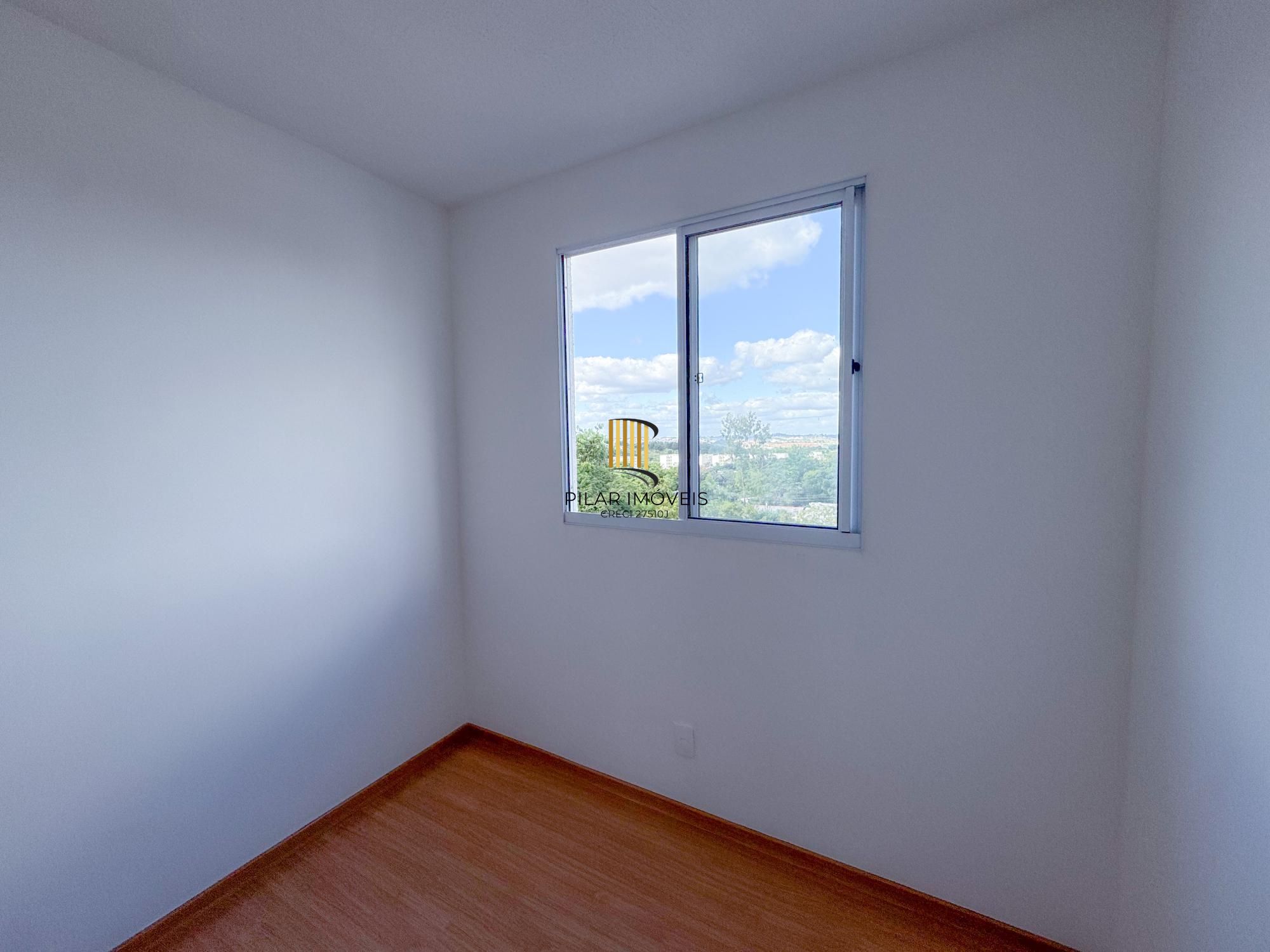 Apartamento com 02 quartos e 01 vaga escriturada, no Morro Santana