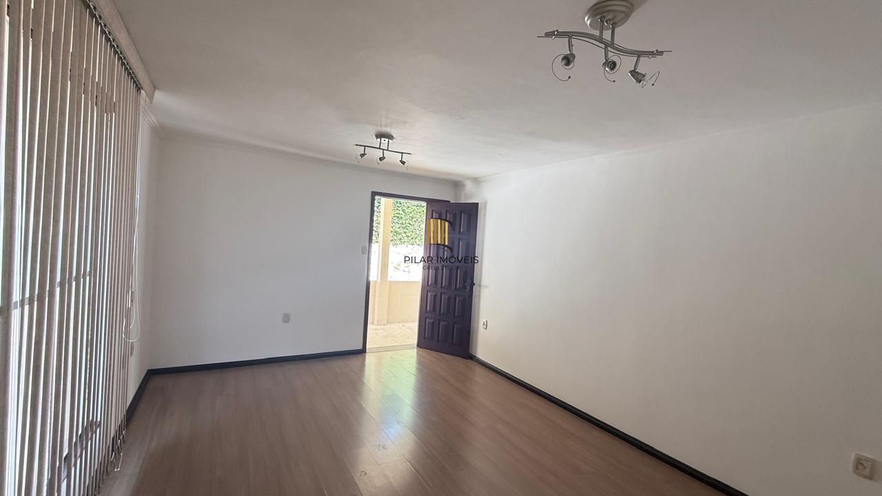 CASA 3 DORMITÓRIOS 4 BANHEIROS 4 VAGAS 1 SUÍTE, PÁTIO NO BAIRRO MEDIANEIRA PORTO ALEGRE/RS