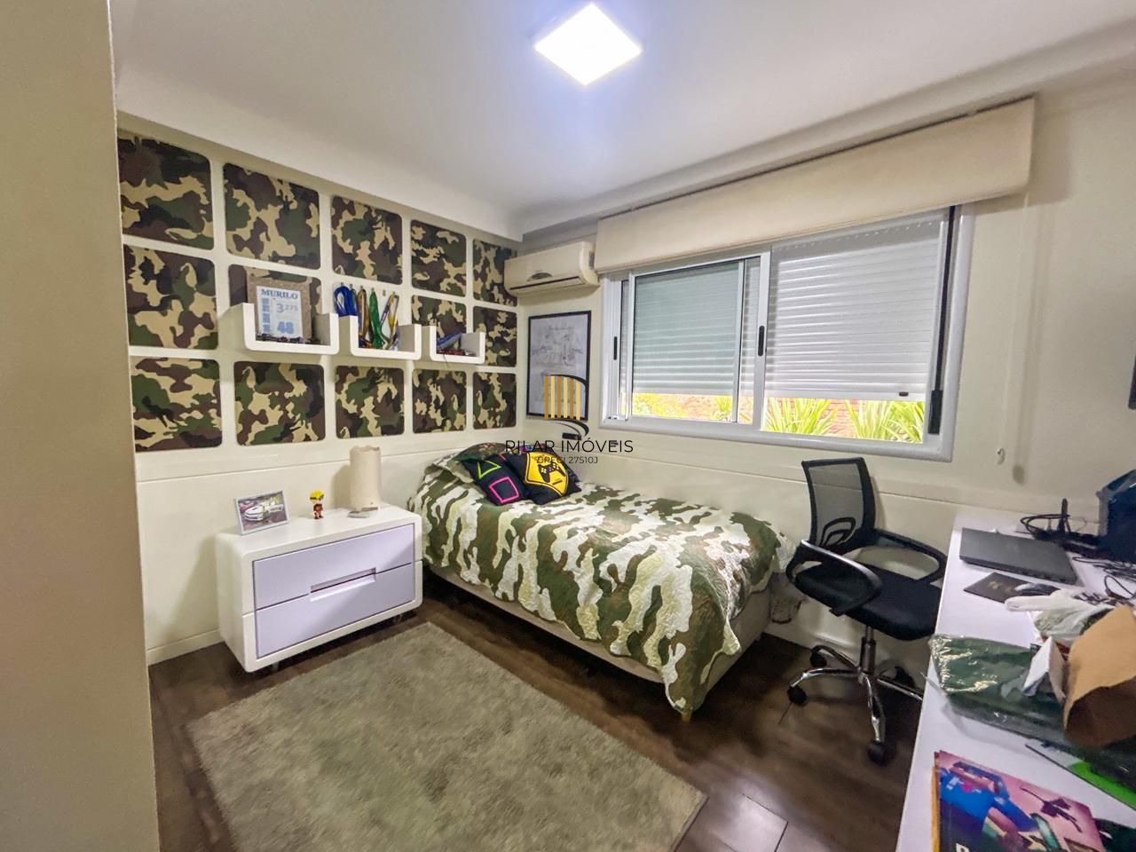 Casa em Condomínio com 03 quartos, 01 suíte e 02 vagas cobertas - Teresópolis