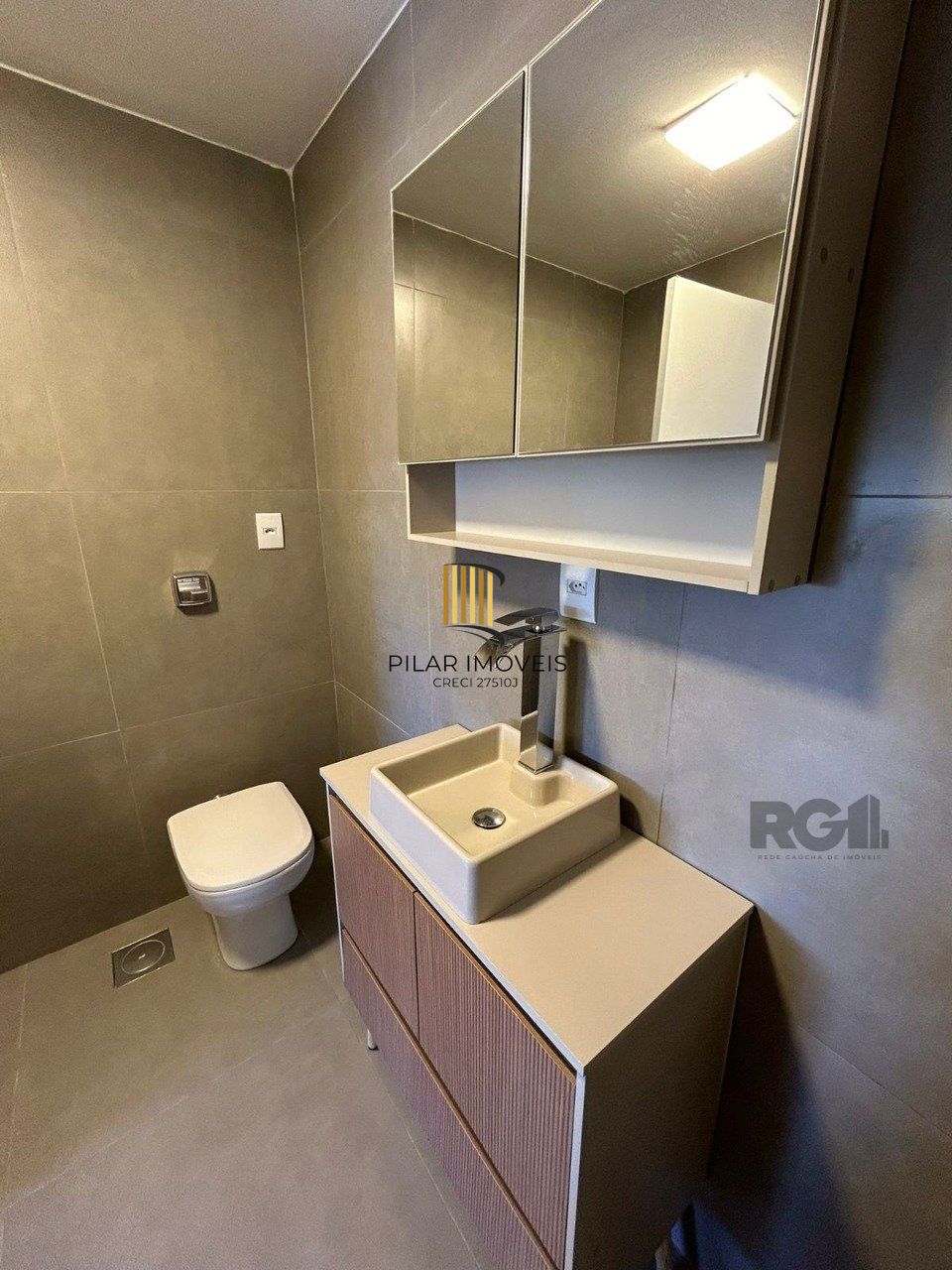 Belíssimo Apartamento com 03 quartos (01 suíte) uma vaga coberta todo Reformado