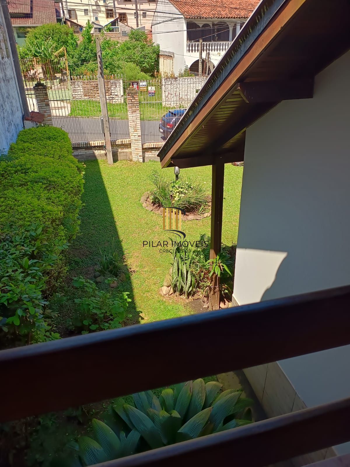 CASA COM PISCINA NA TRISTEZA