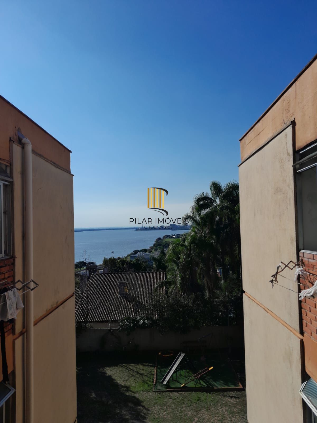 Apartamento de 2 dormitórios com estacionamento rotativo , ultimo andar sem elevador , com vista !