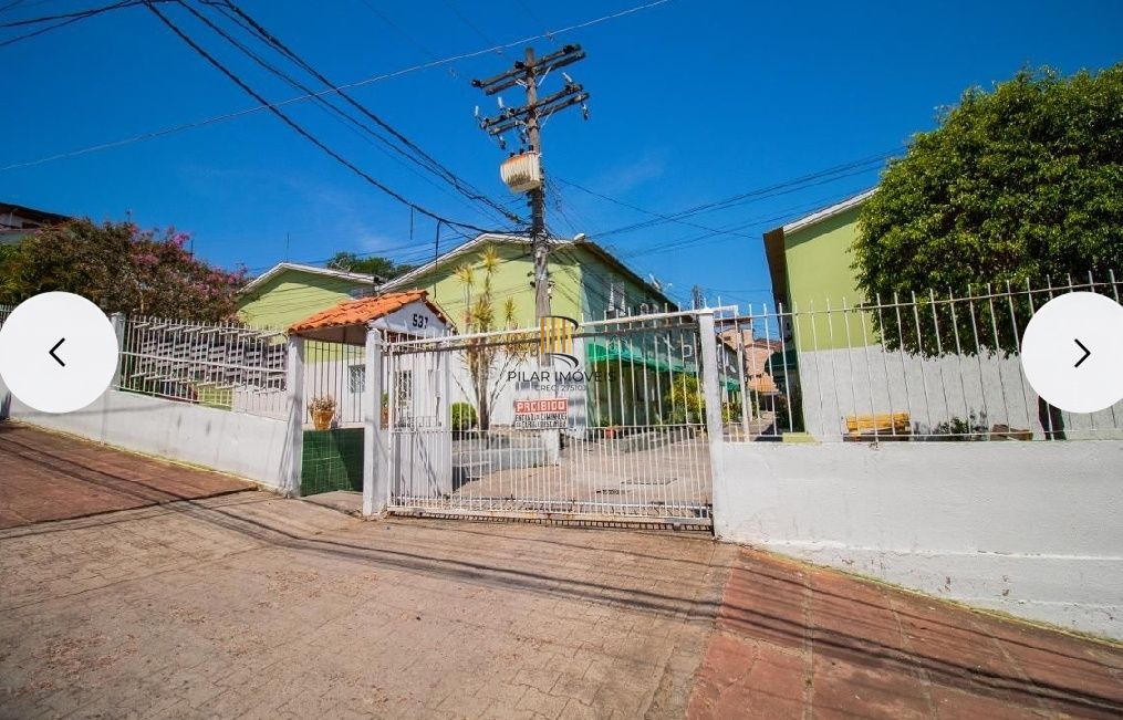 Aconchegante sobrado com 1 dormitório, suíte, vaga, no bairro São José em Porto Alegre/RS.