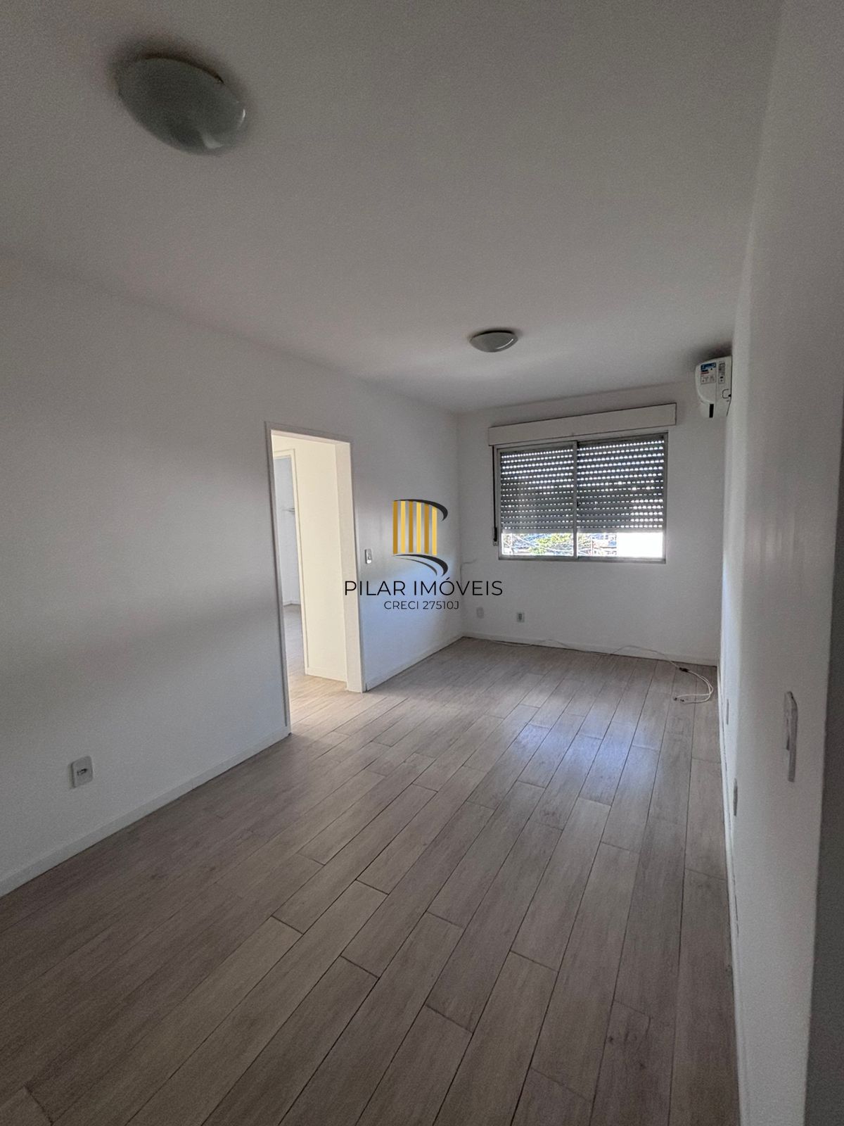 Apartamento de 2 dormitórios reformado com garagem escriturada fechada ,área privativa de 60,65