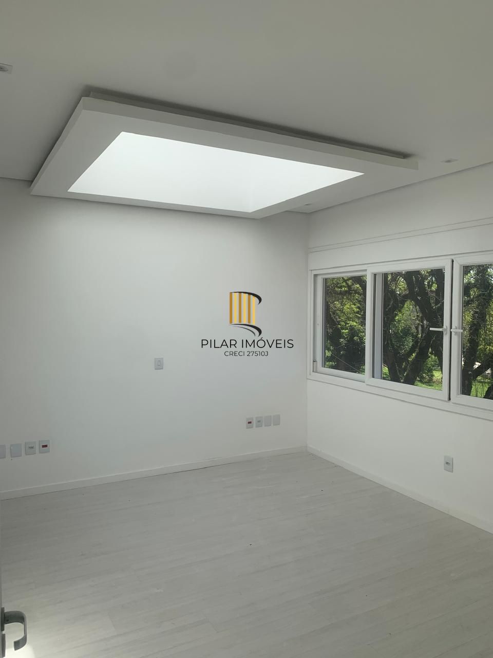 Casa com 3 dormitórios e suíte à Venda no Bairro Medianeira - Porto Alegre/RS