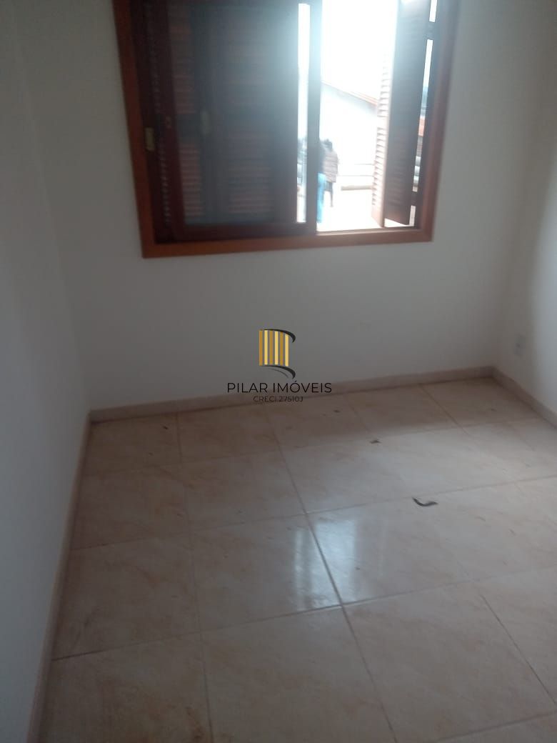 Apartamento com 02 quartos e 01 vaga escriturada no Bairro Rubem Berta