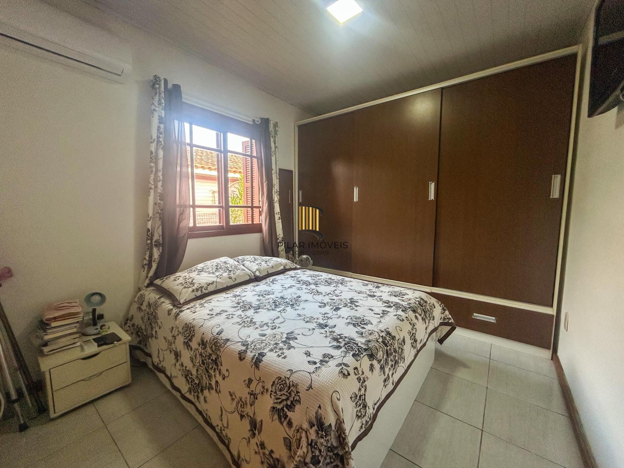 Casa 02 dormitórios e demais peças, amplo terreno plano com 300m².