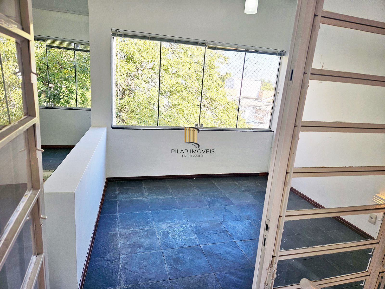 Casa com 4 quartos (02 suítes), 02 vagas cobertas no Bairro Ipanema