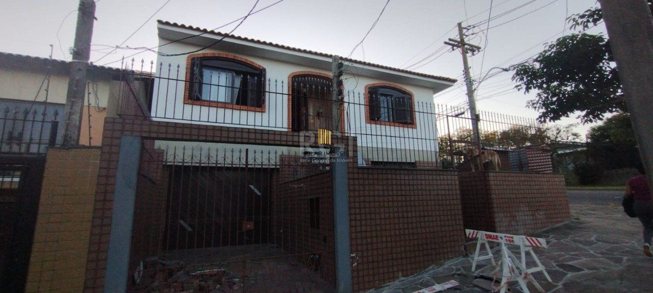 Casa de 4 dormitórios no bairro Parque Santa Fé
