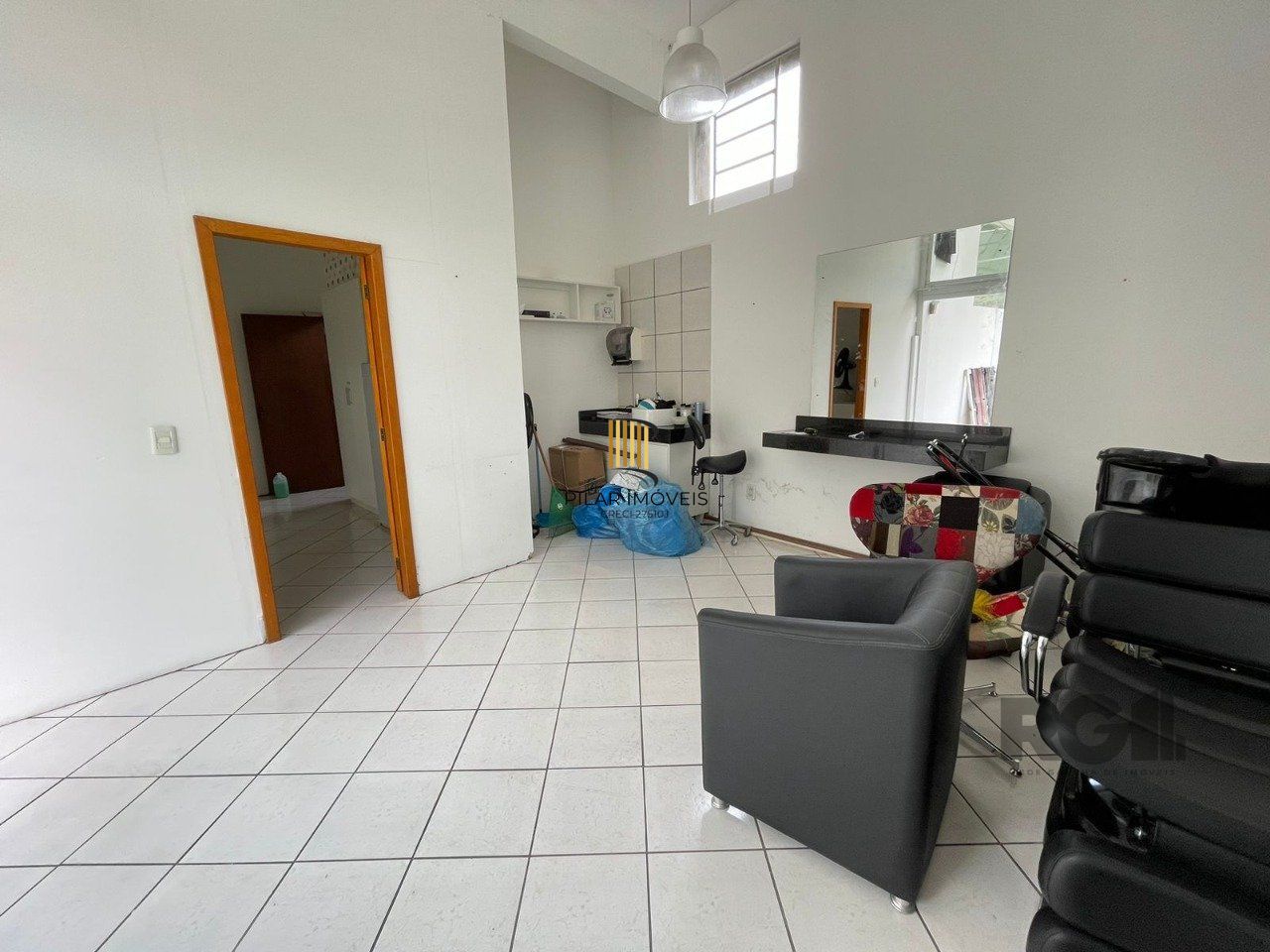 Prédio comercial 225m², com 5 lojas individuais, pé direito alto - ótima localização na Vila Conceição.